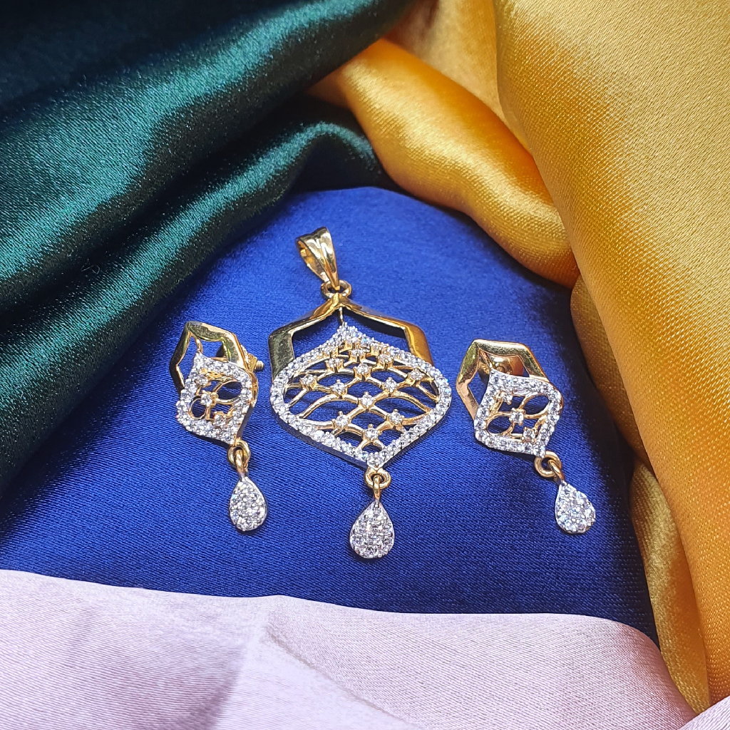Gold 22.k Daimand Fancy Pendant Set