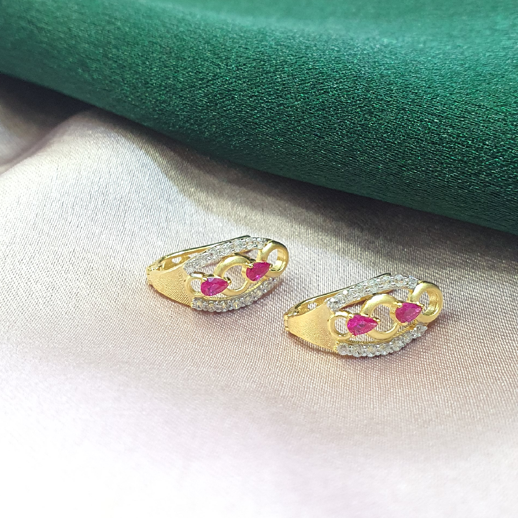 Gold 18.k Fancy Diamond Kadi