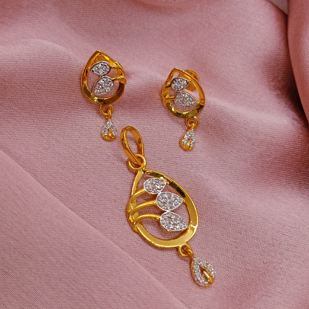 22k Fancy Design Pendant Set