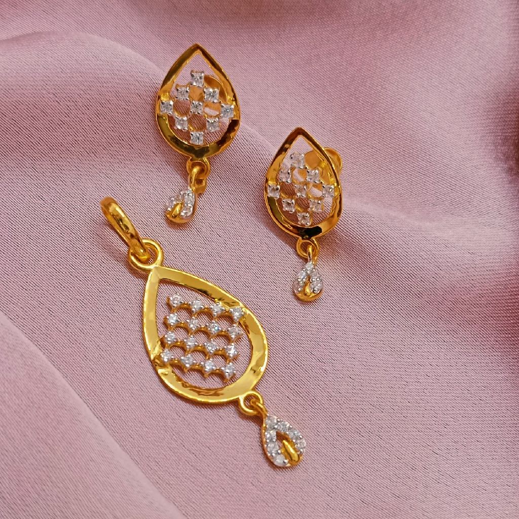 22k Fancy Design Pendant Set