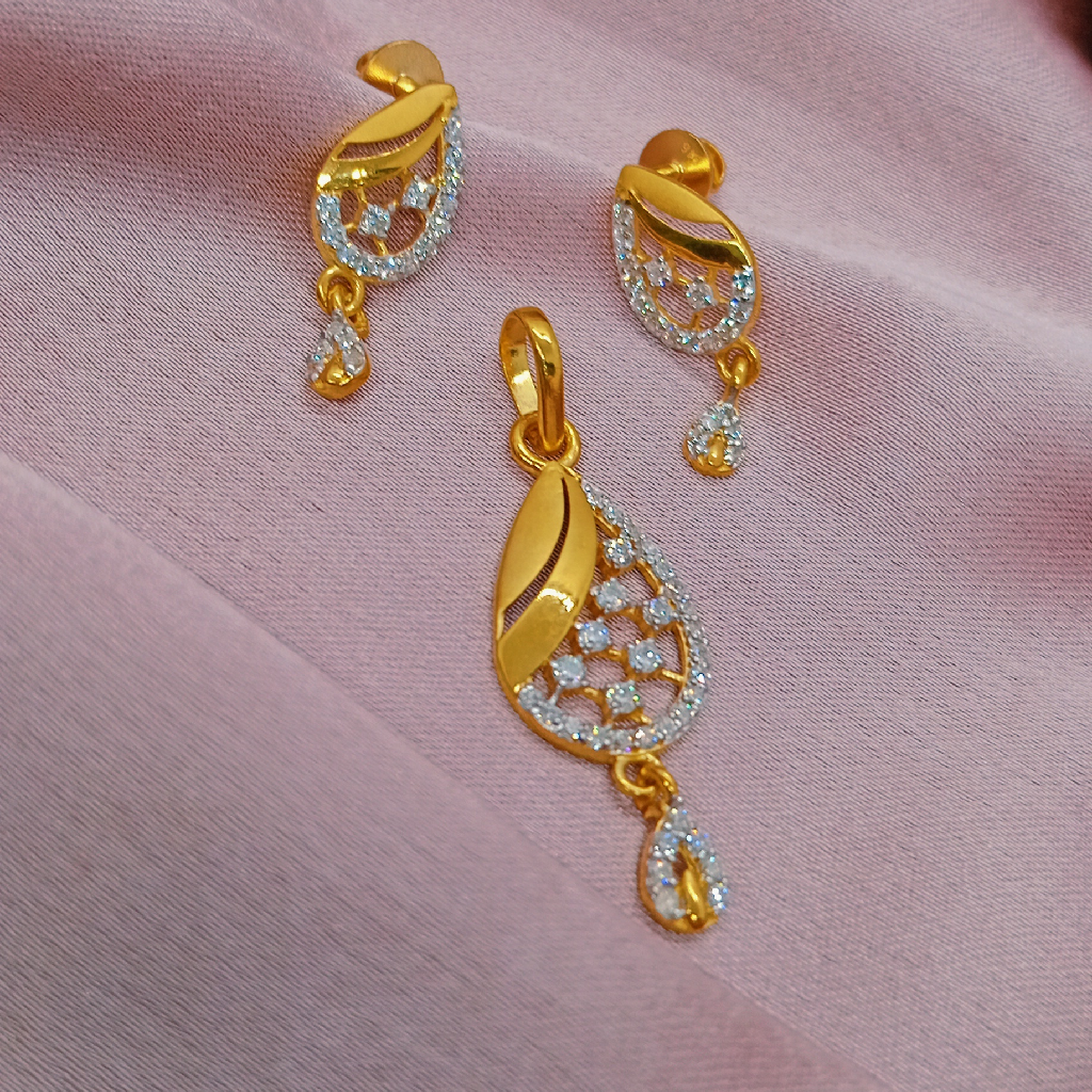 22k Fancy Design Pendant Set