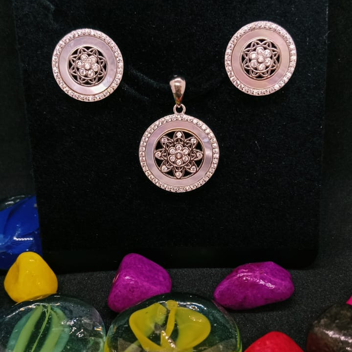 Silver 9.25 Pendant Set