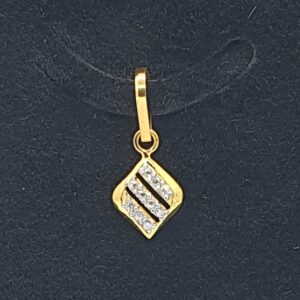 Gold 18.k Fancy Diamond Pendant Set