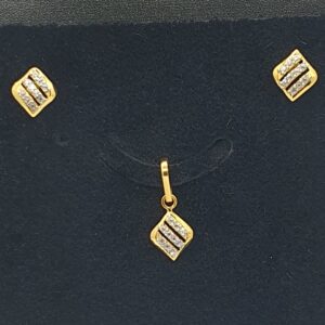 Gold 18.k Fancy Diamond Pendant Set