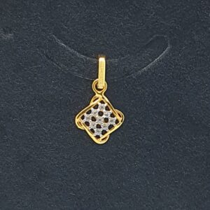 Gold 18.k Fancy Diamond Pendant Set