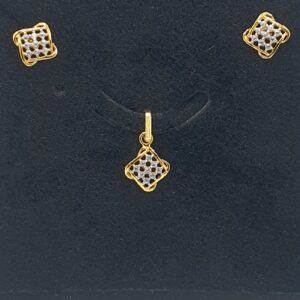 Gold 18.k Fancy Diamond Pendant Set