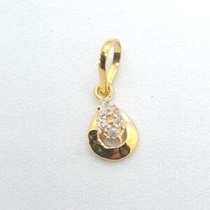 Gold 18.k Fancy Diamond Pendant Set