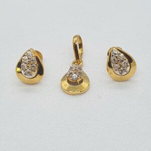 Gold 18.k Fancy Diamond Pendant Set