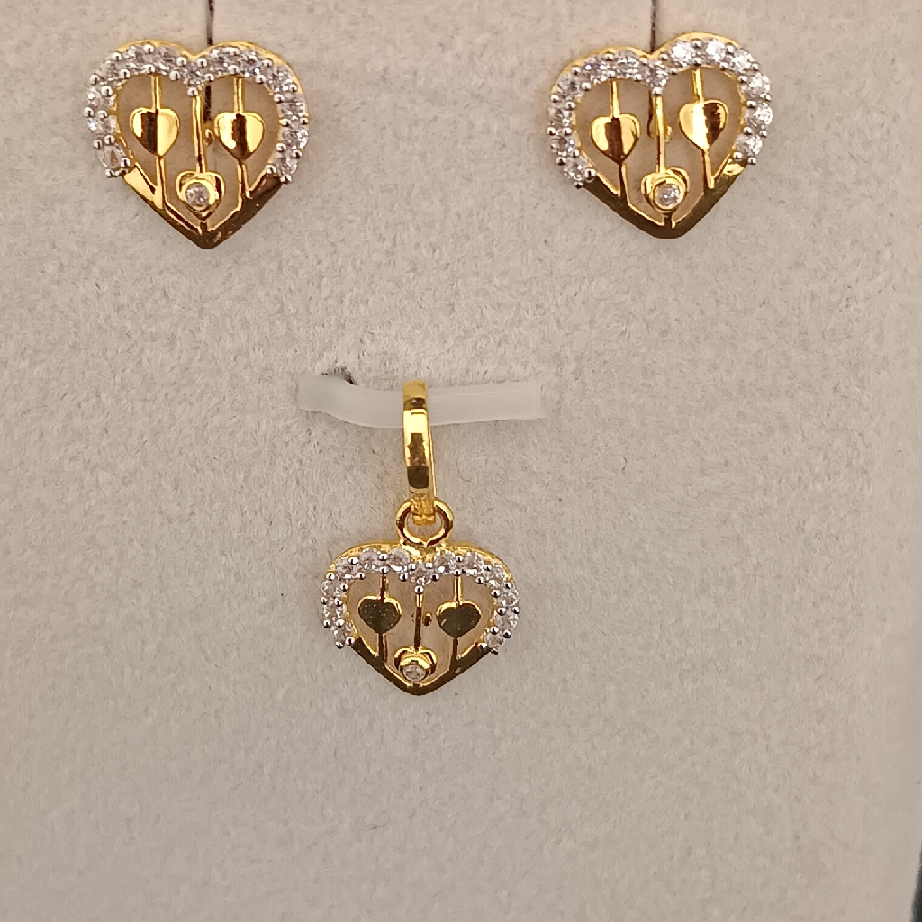 Heart shape fancy ladies pendant set