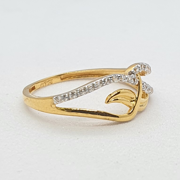 22.k 91.6 Diamond Fancy Ladies Ring - Image 2