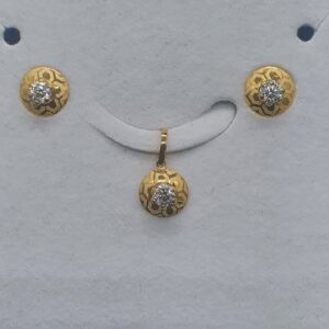 Gold Fancy Pendant Set