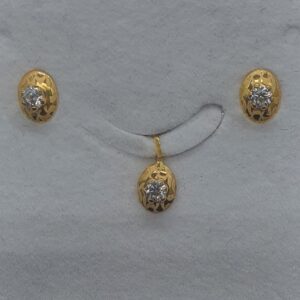 Gold Light Weight Pendant Set