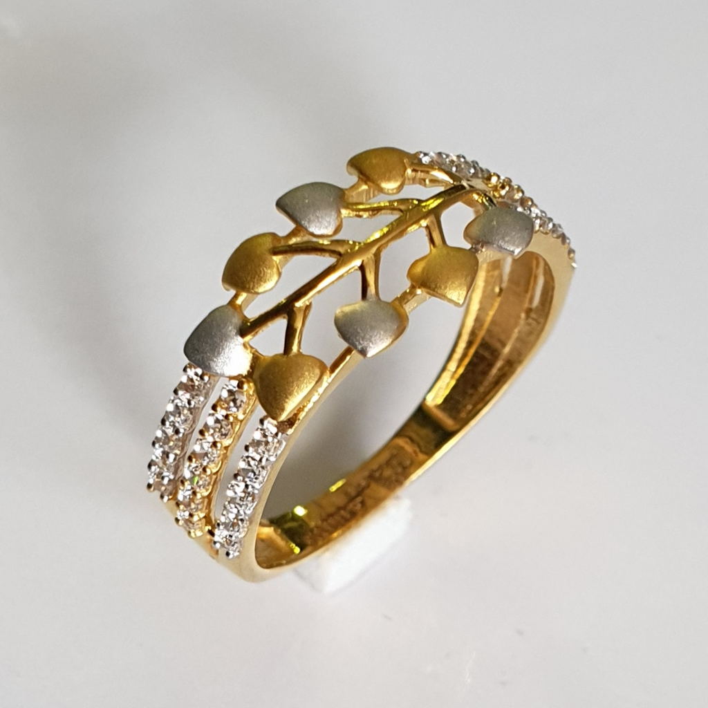 22k gold diamond and flower design