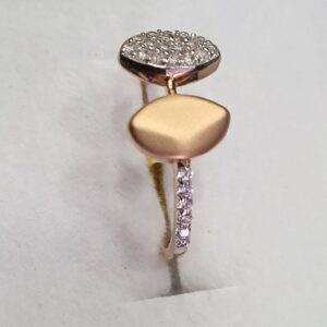 18k rose gold one side diamond & antique design ring of woman