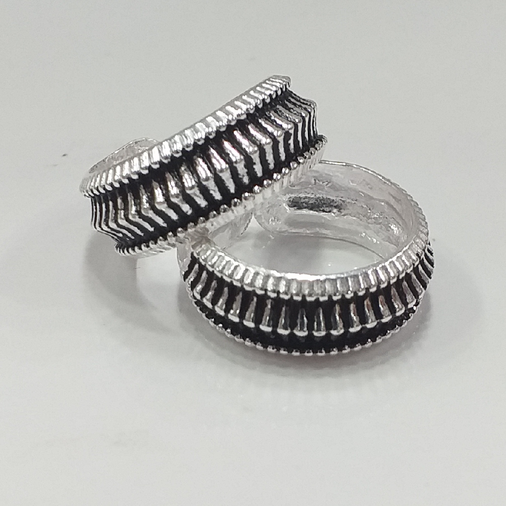 Silver oxide simple design toe rings