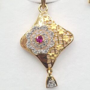 916 red and white diamond fancy pendant set