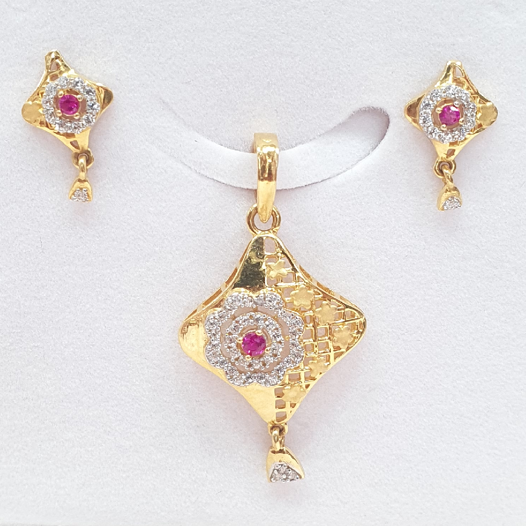 916 red and white diamond fancy pendant set