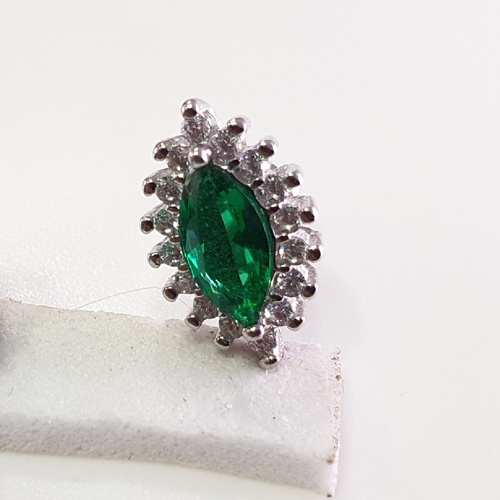 925 Sterling Silver Green Stone Earrings - Image 2