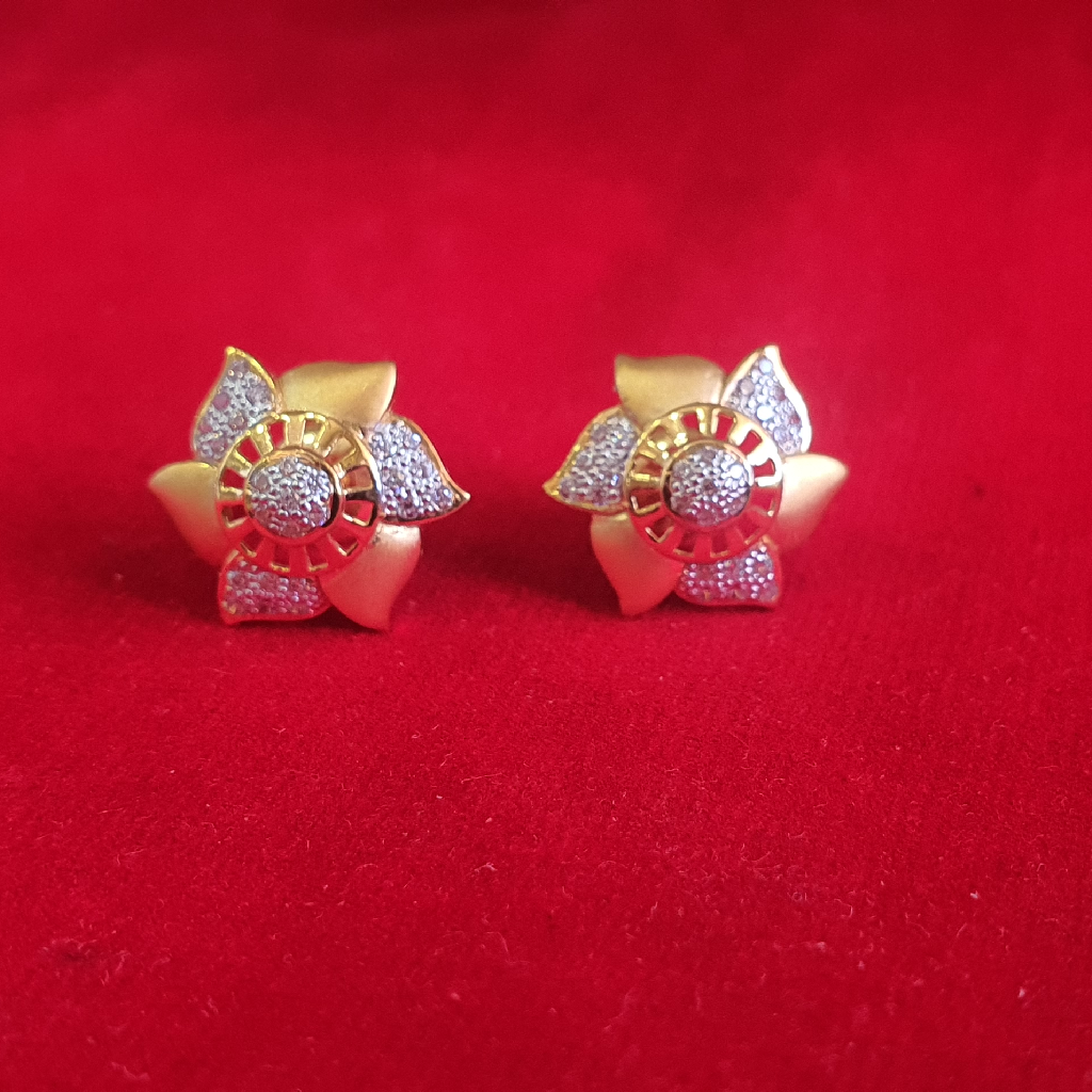 22k gold flower design earrings