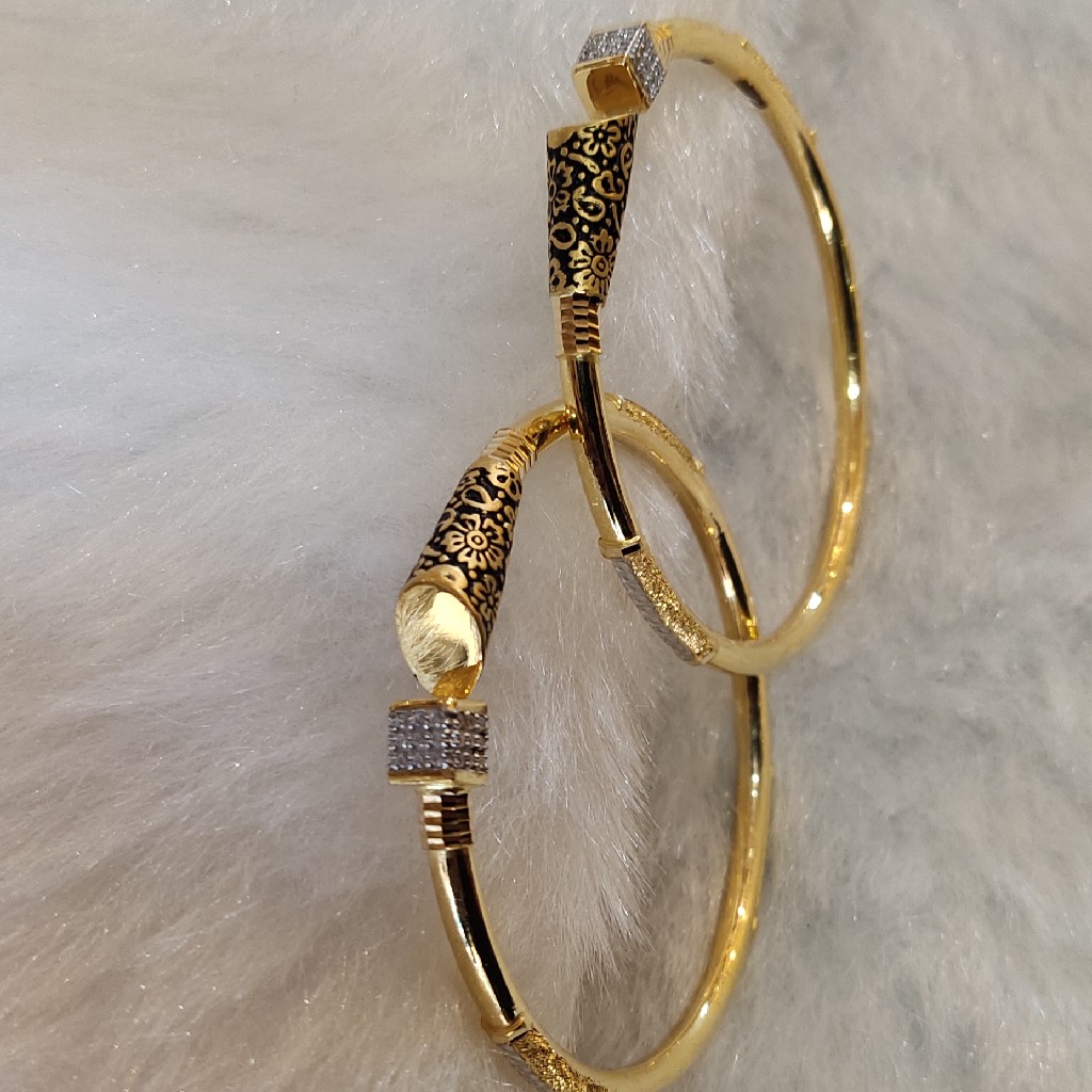 916 Gold Antique Kadli Bangle - Image 3
