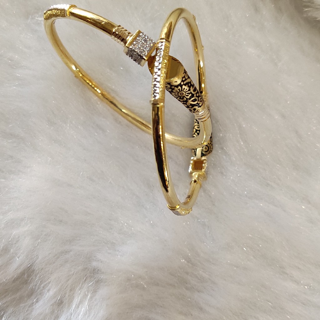 916 Gold Antique Kadli Bangle - Image 2