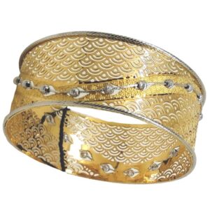 BANGLE WITH FANCY DESIGN