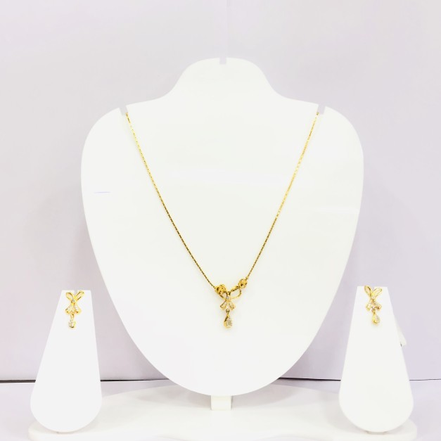 22kt, 916 Hm, Yellow Gold bow design pendant with chain JKC166