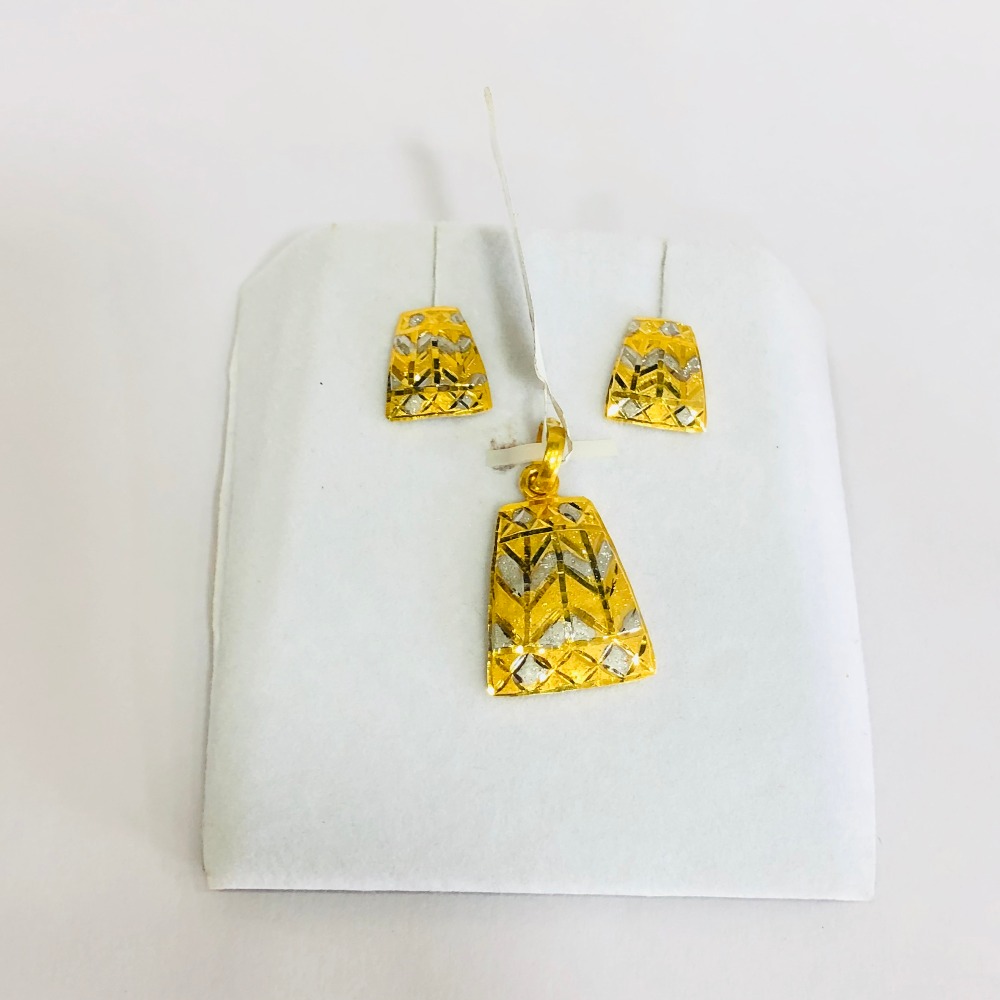 22 Karat, 916 Hall-Marked, Yellow Gold light weight white rhodium triangle line design Pendant With Earrings Set Jkp014