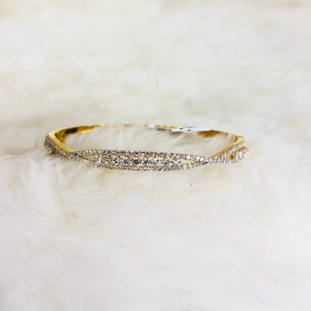 22kt, 916 hall-marked, yellow gold joining design with diamonds hand band for women nmj
