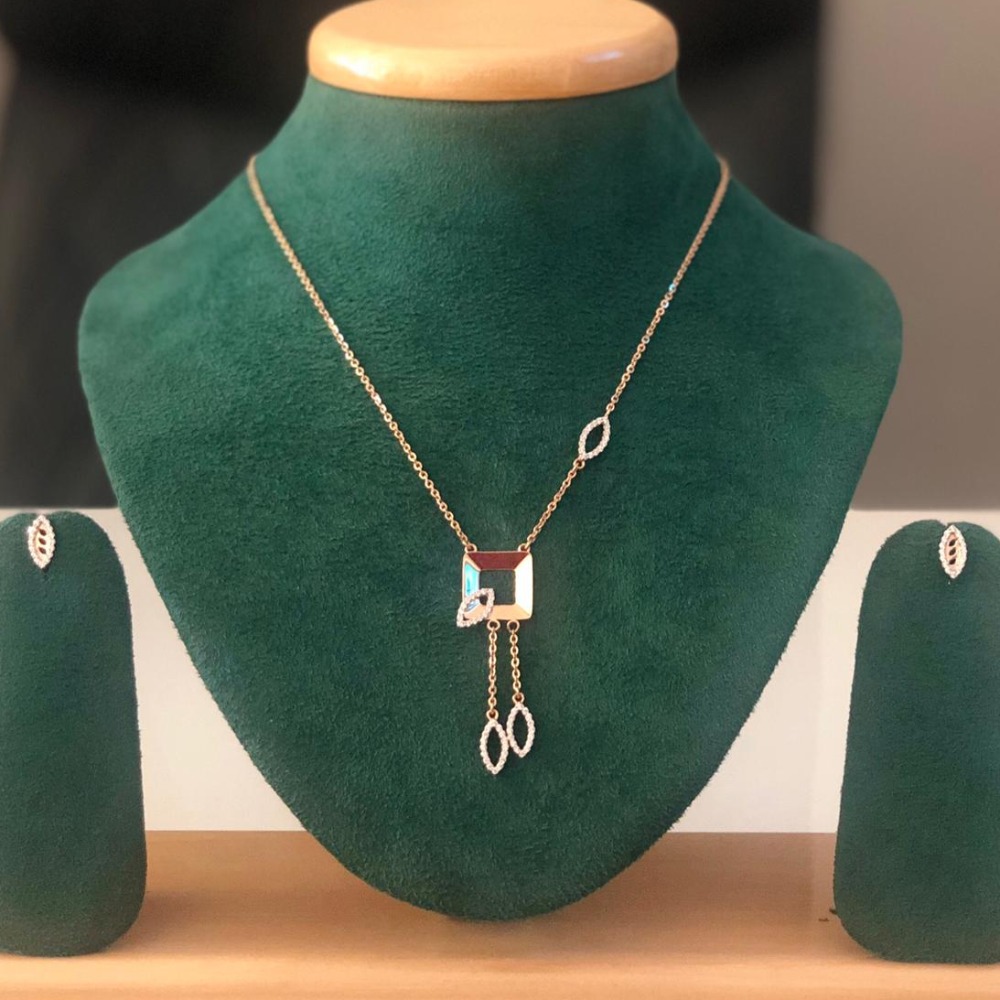 18KT Rose Gold Fancy Pendant Chain Set