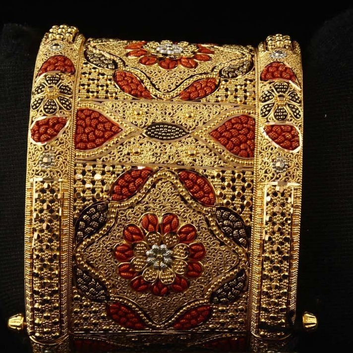 22KT Hallmark Gold Jaipuri Royal Design Bangle