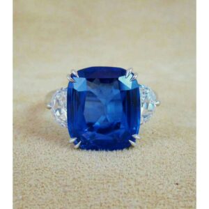 4.62ct oval blue blue-sapphire-neelam