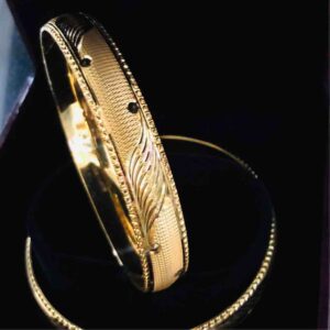 916 Plain Gold Bangles