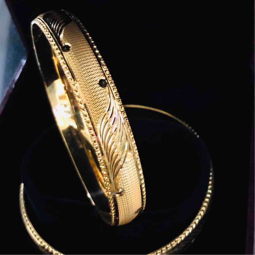 916 Plain Gold Bangles - Image 2