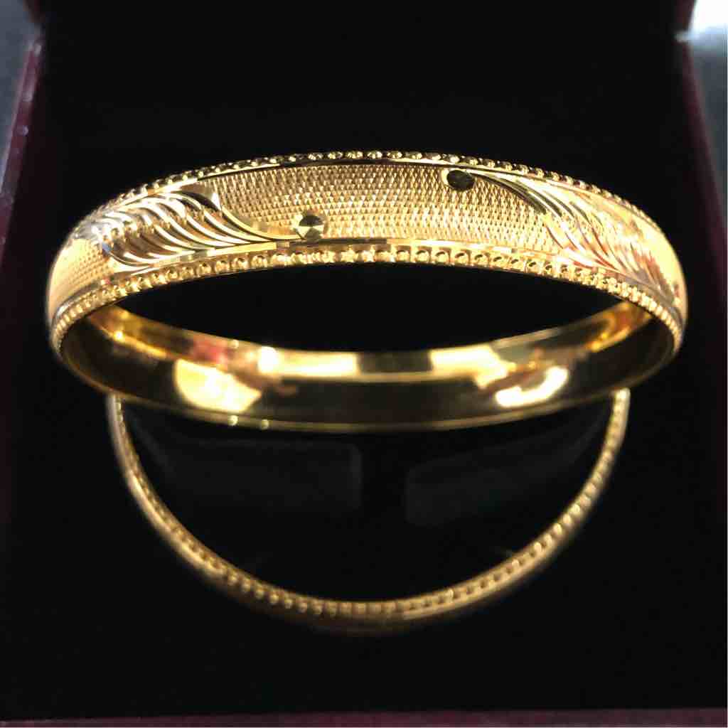 916 Plain Gold Bangles