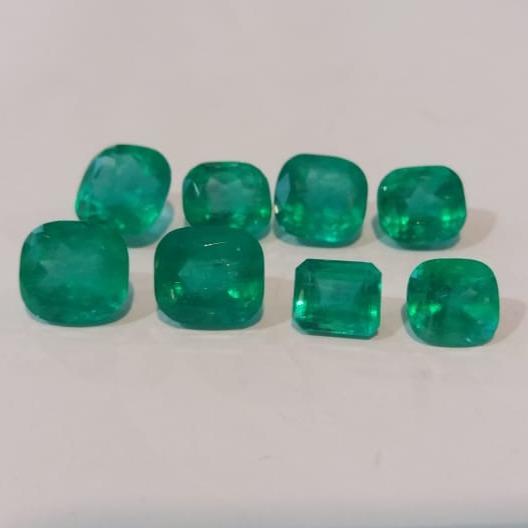 33ct cushion green emerald-panna