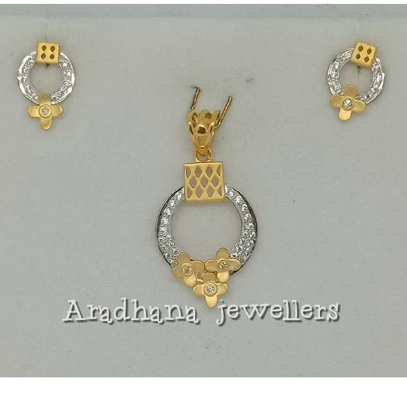916 Gold Designer Diamond Pendant Set