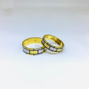 Fancy gold couple bands
