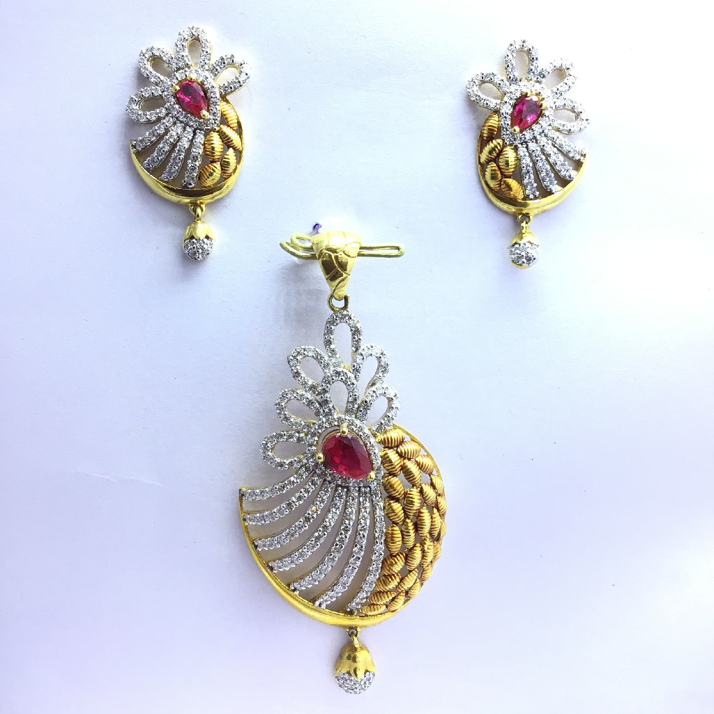 DESIGNED FANCY GOLD PENDANT SET