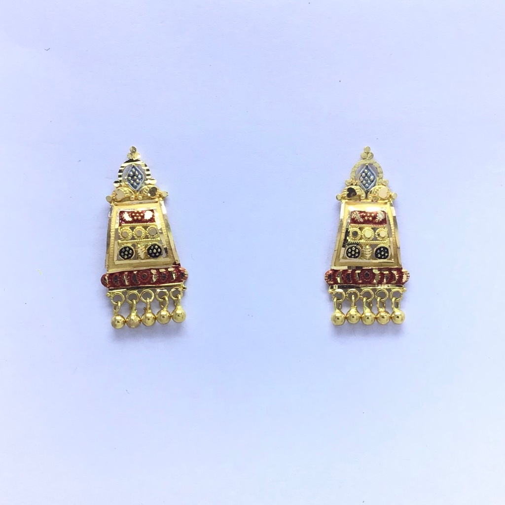 designing fancy gold earrings