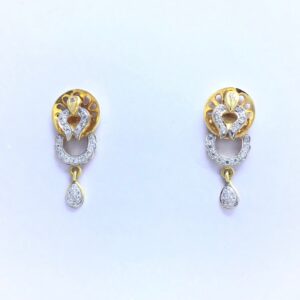 designing fancy gold earrings
