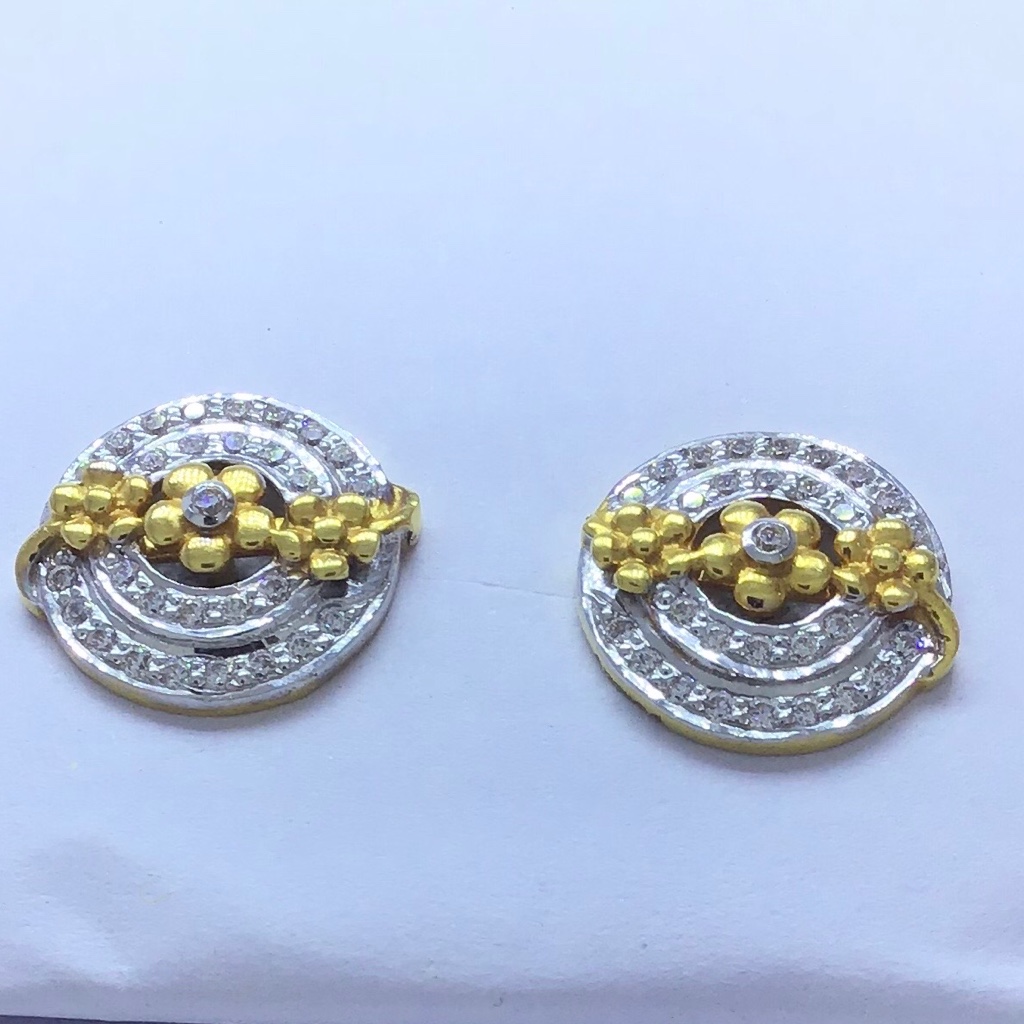 designing flower fancy gold earrings