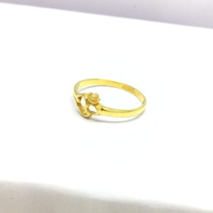 designed om fancy ladies gold ring
