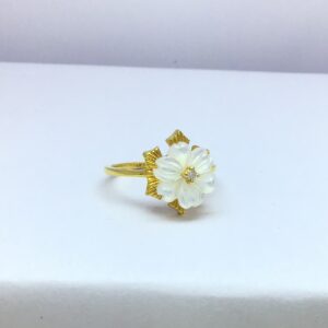 Fancy white flower ladies gold ring