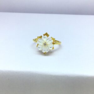 Fancy white flower ladies gold ring
