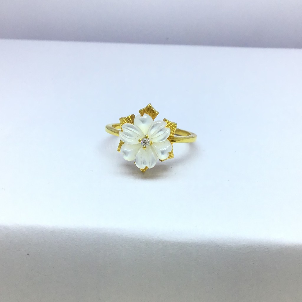 Fancy white flower ladies gold ring