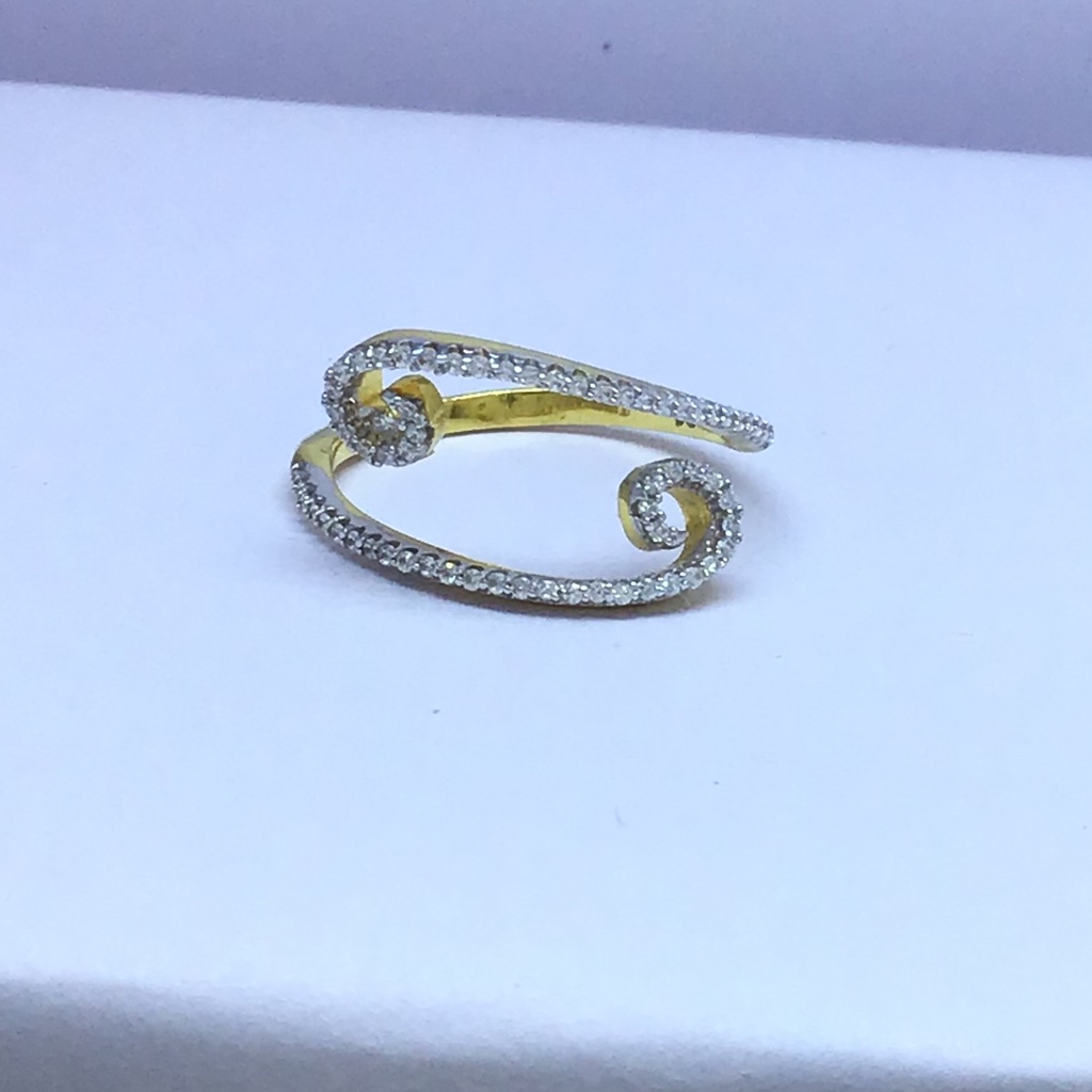 Designing ladies fancy gold ring