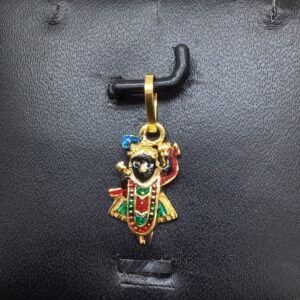 Designed gold pendant