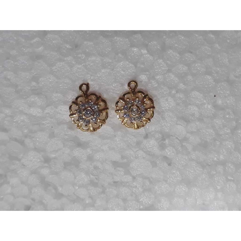 Delicate 18KT Gold Ladies Earrings