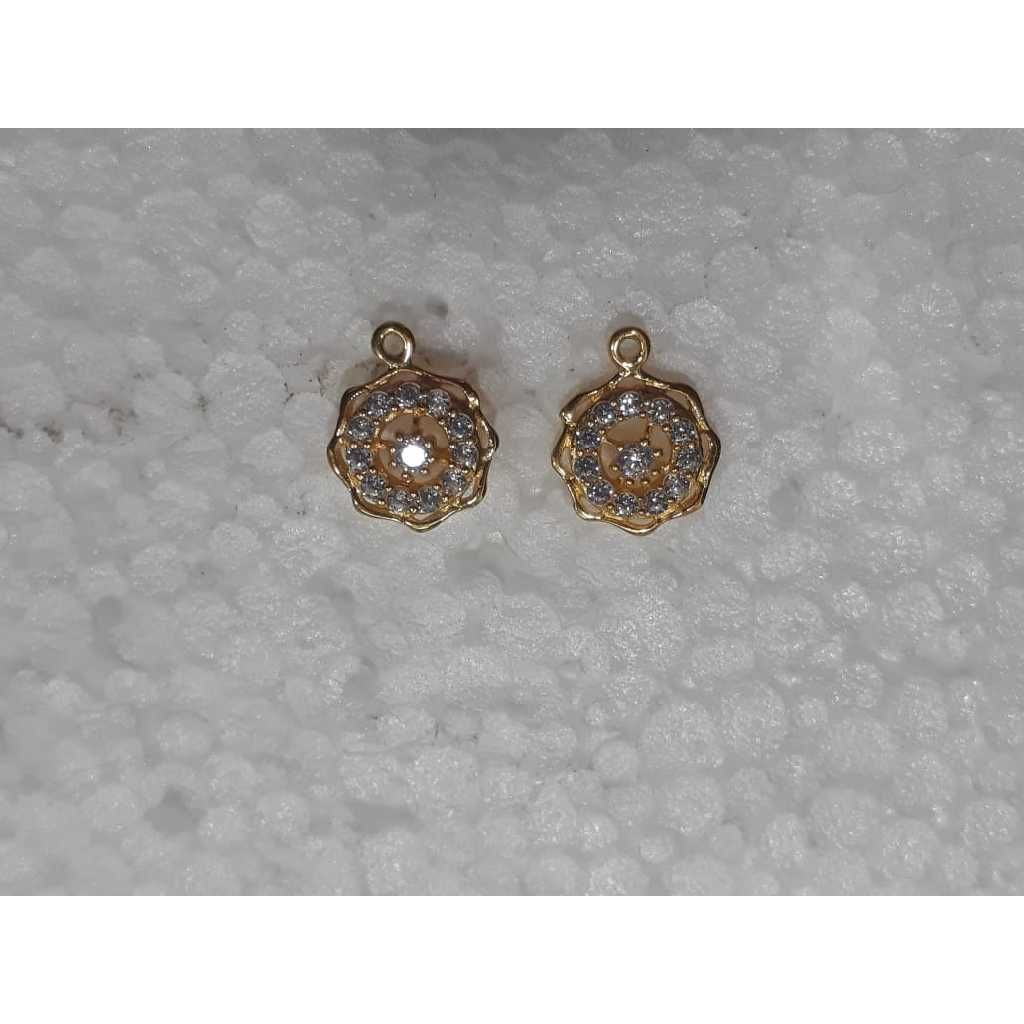 18KT Gold Flower Shape Earrings